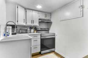 Lovely Apt Near Zoo with Self Check-In, Smart TV